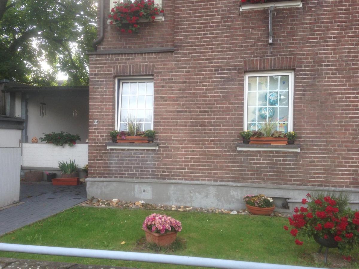 Dormitorium Kaarst Wohnraum Auf Zeitホステル エクステリア 写真